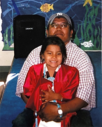 sydnee yazzie with father