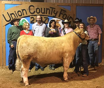 tim and family with gavin prize winning steer