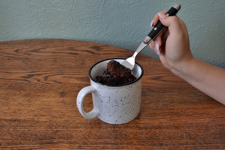 Mug with cake