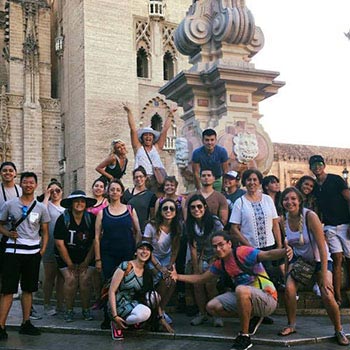perks students study abroad
