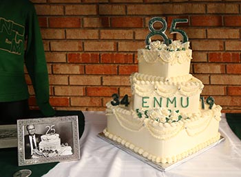 85 year anniversary cake