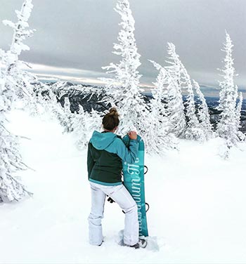 andi with snowboard