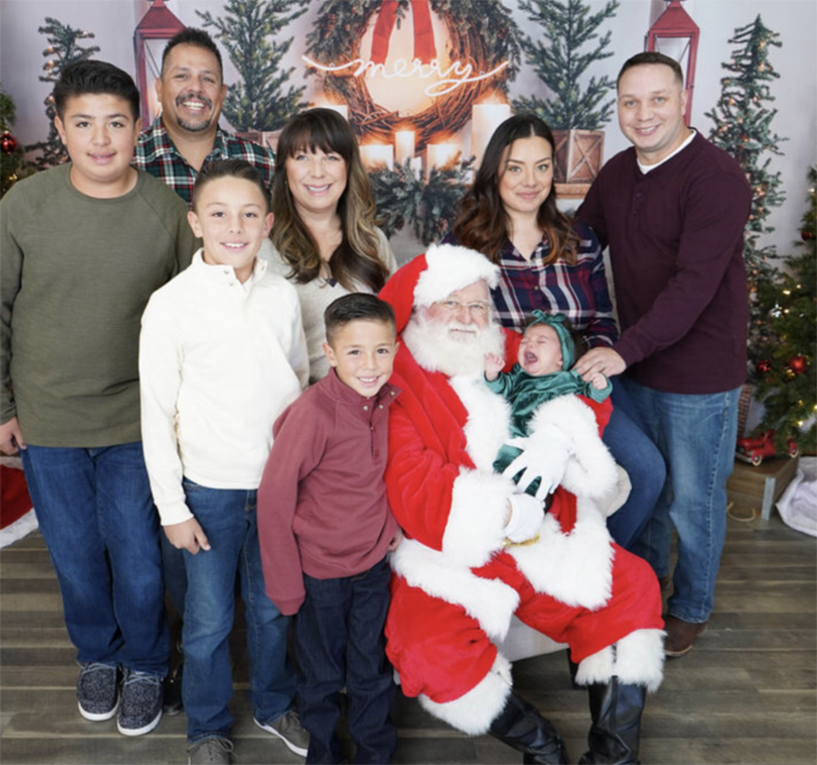 sophia jaramillo family holiday photo